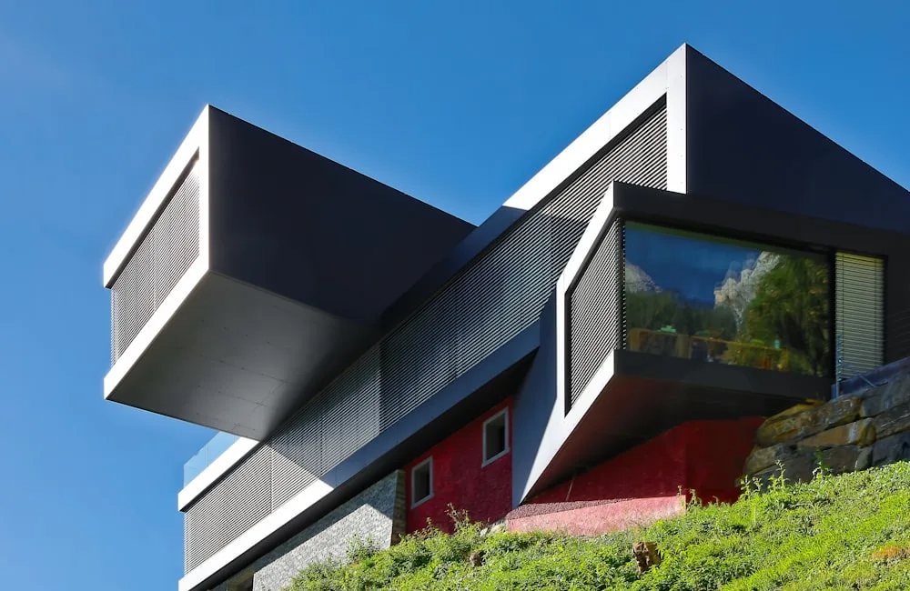 Vivienda unifamiliar de arquitectura moderna diseñada con criterios sostenibles